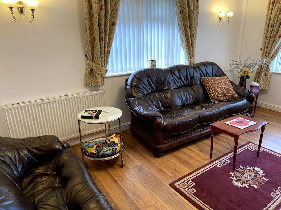Quiet Secluded Two Bedroom Bungalow With Parking Cleveleys Extérieur photo